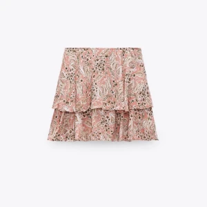 Zara kjol - Köpt här på Plick men bara blivit att jag använt den en gång💕