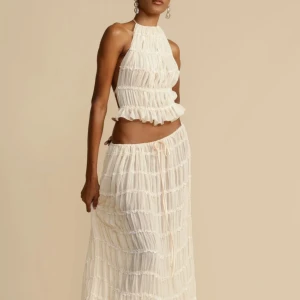 Beige/vitt Set - Superfint set! Säljer för har två stycken, det jag säljer är helt oanvänt och lappar finns kvar. Originalpris: 500 kr. Säljer för 300 kr + frakt!