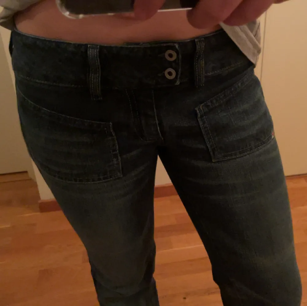 Jätte coola unika disel jeans. Jag säljer för att de inte kommer till användning. Vill helst inte sälja men kan tänka mig vid snabb affär. Innerbenslängd: 81cm Midjemått: 38cm. Jeans & Byxor.