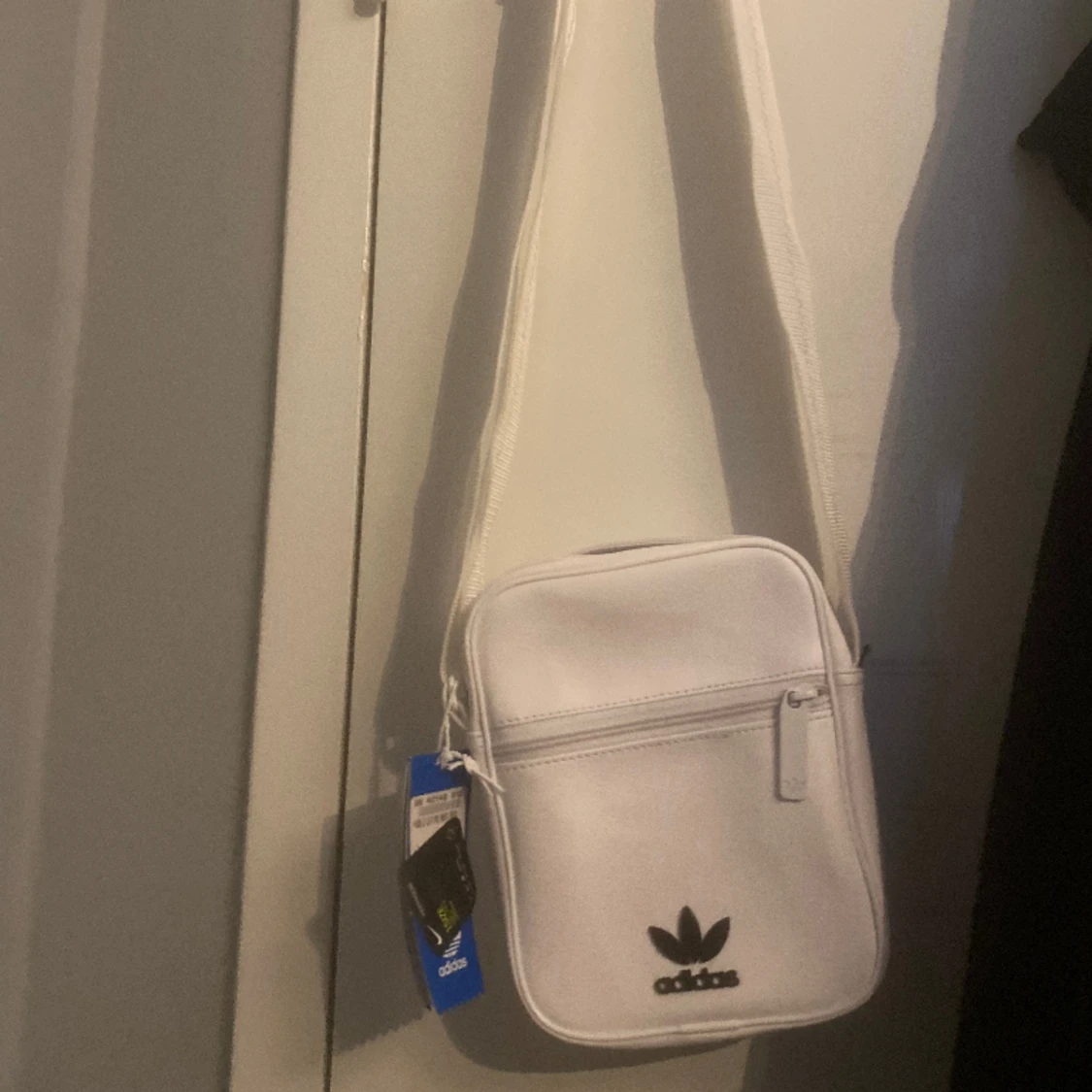 Vit Adidas Axelväska