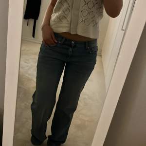 Lågmidjade jeans från Gina i storlek S. Nyskick! 🩷