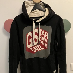 Svart tröja med luva - G-Star RAW - Svart tröja med luva - G-Star RAW