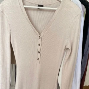 Beige klänning 👗  - Fin beige klänning 