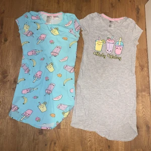 2-pack nattlinne  - Lite längre bak i ryggen i storlek 170