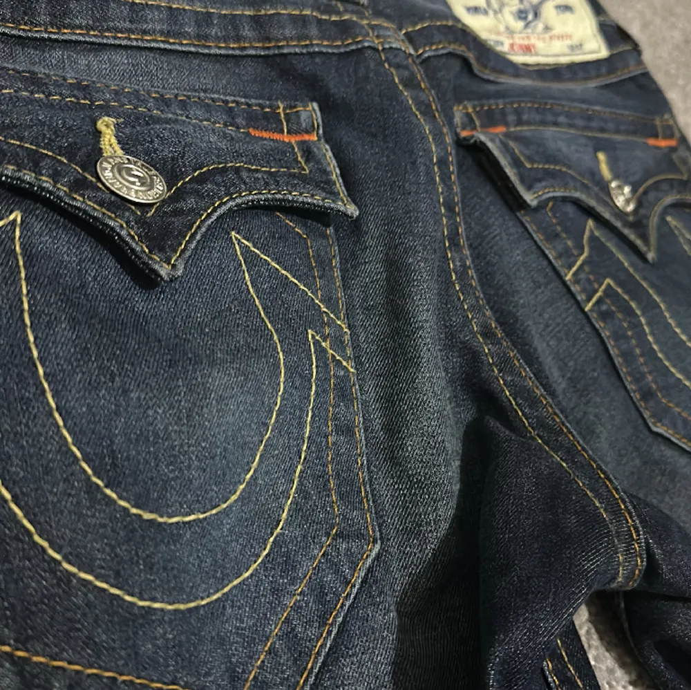 Waist 30 Waist: 42cm Inseam: 82cm Leg opening: 17cm Thigh: 31cm Message me for more info.. Jeans & Byxor.