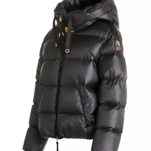 Parajumper jacka - Säljer nu en dam/ tjej jacka. Modellen heter hollywood i mörkgrå färg( den heter pencil black). Storlek M motsvarar 38-40. Jackan är i väldigt bra skick. Den är knappt använd. Det finns kvitto på jackan. Om det är något ni undrar så är det bara att skriva