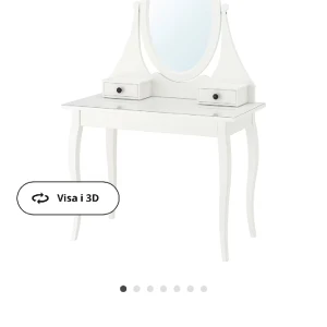 Sminkbord - Sminkbord från Ikea, har haft den i några år men är välanvänd. Säljer för ska köpa en ny🤗 vanlig pris 3000 mitt pris 2000, skriv till mig om ni vill köpa