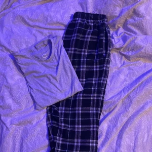 Pyjamas byxor  - Fina pyjamas sätt i från Cubus.  Ny pris 500kr tror jag 