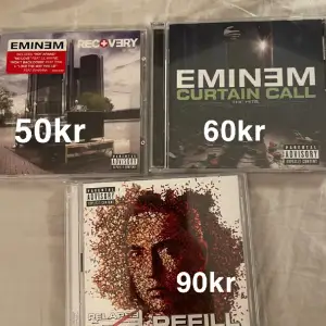 hej! säljer dessa Eminem skivor, priser står på bilden. Köparen står för frakten som är 43kr. Tryck inte på köp nu!!