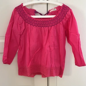 Blus från Odd Molly - aldrig använd  - Cerise blus från Odd Molly - aldrig använd. 