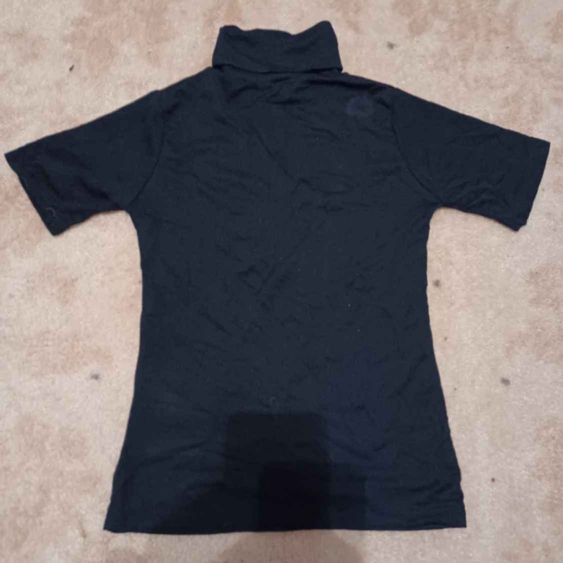 Mörkblå marinblå tajt t-shirt med krage