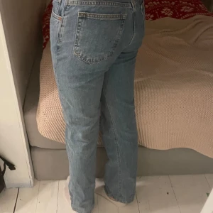 Jeans från BikBok - Low Straight waiste waist 26 lenght 32 använda en gång