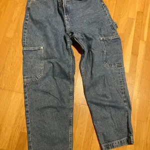 Ankelkorta jeans med hög midja  Knappt använda 