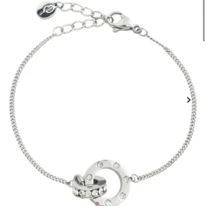 edblad armband - Säljer detta oanvända armband från Edblad i nyskick. Den är i modellen  ”Ida Bracelet Mini Steel”. Armbandet är superfint och populärt! Säljer pga att jag inte andvänder silver längre🤍 Kan göra byten. Pris kan även diskuteras❣️