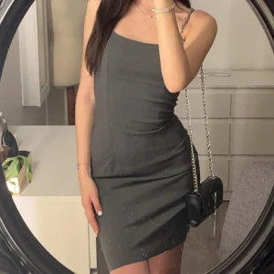 Midi grön klänning - Sparsamt använd!