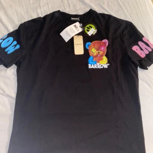 Barrow t shirt - Helt ny jättefin t shirt och ovanlig skriv för funderingar 