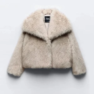 Zara pälsjacka - Aldrig använd och har inga defekter. Kom privat för egna bilder❤️