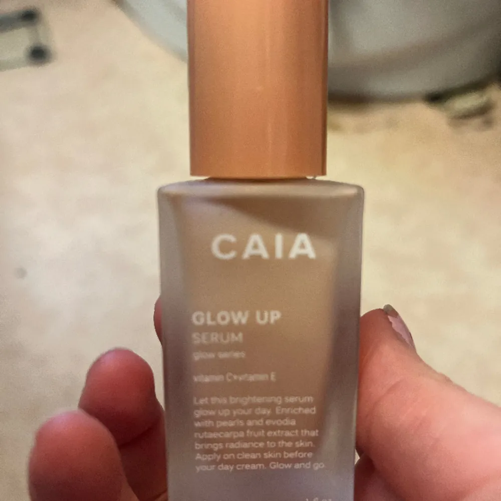 Säljer detta serum ifrån caia. Endast testad men då det ej funkar för mig tänkte jag testa sälja det💓. Övrigt.