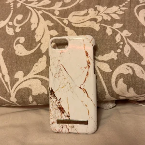 Ideal of Sweden skal - En väldigt sparsamt skal, använd fåtal gånger! Passar iPhone 8☺️