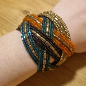 Armband pärlor - Stelt armband med pärlor 