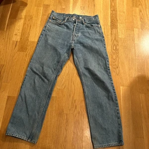 Weekday jeans  - Storlek 27 30. Har inte använt dem mycket så dem är i bra skick. Modellen heter space 