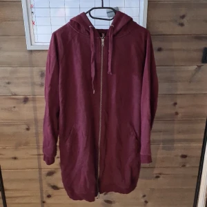 Lång ziphoodie - Lång huvtröja med zip Fint begagnat skick