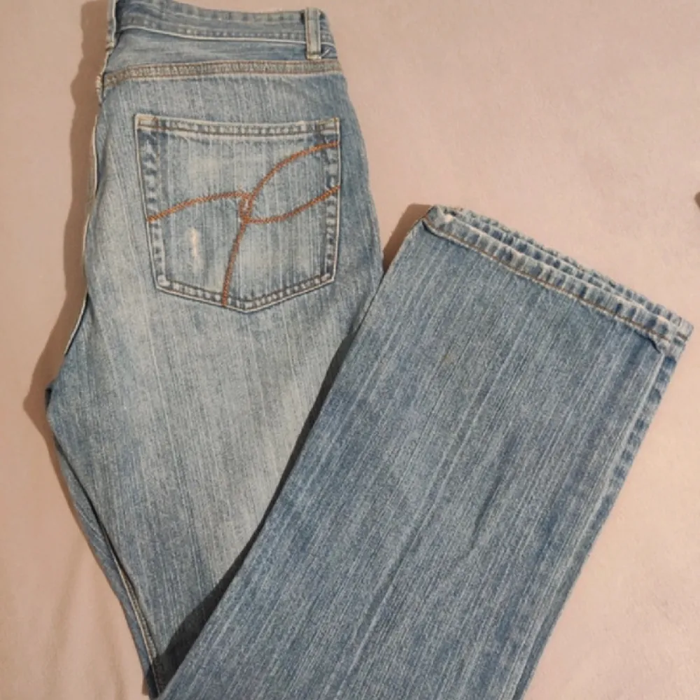 Vintage low-waist jeans, jättefina och coola. Köpta second hand. Jeans & Byxor.