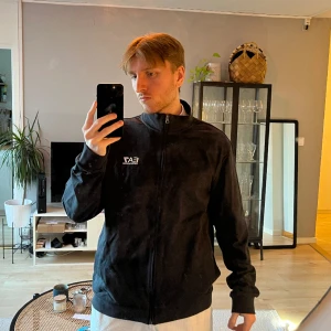 Armani zip - Använd 1-3 gånger. Mörkblå