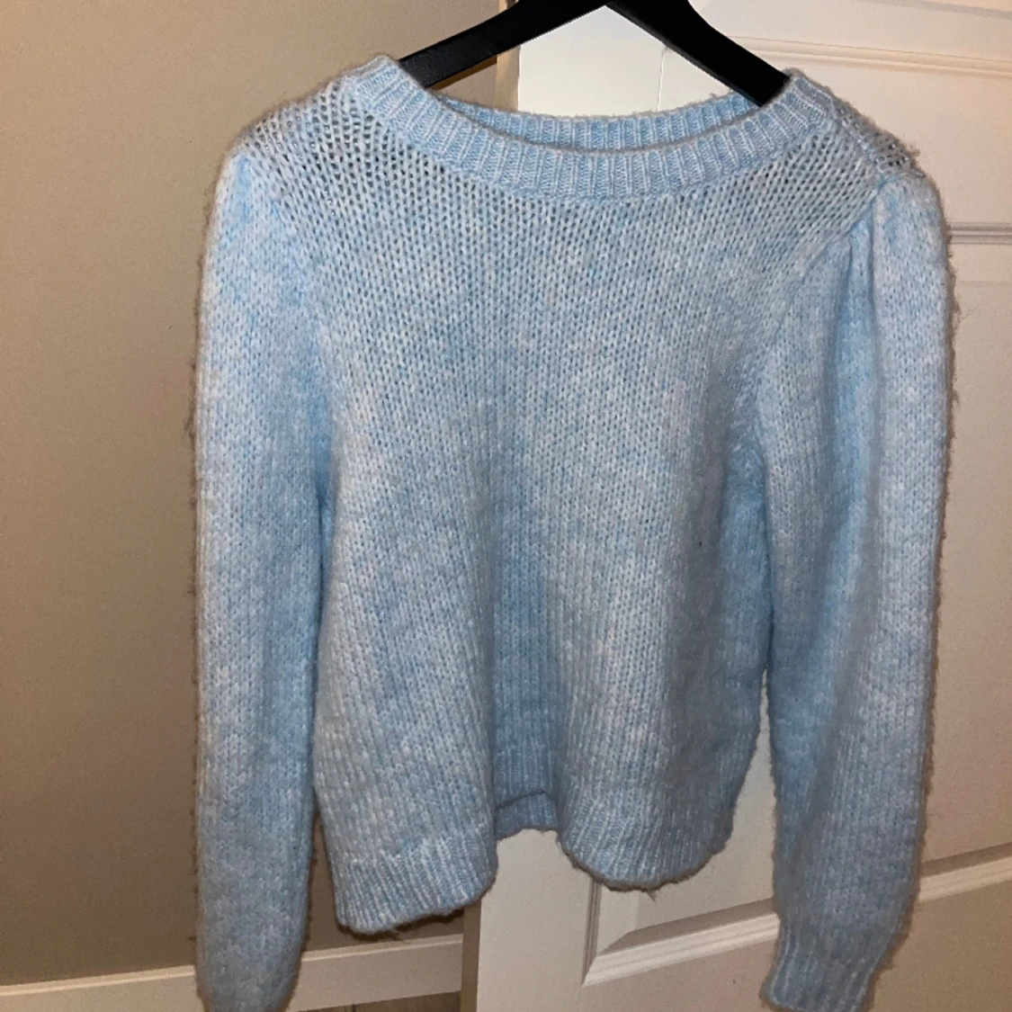 Blå stickad tröja 