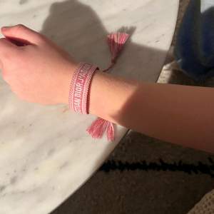  Rosa Christian Dior armband  Skriv för mer bilder❤️❤️❤️