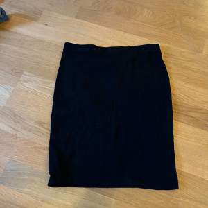 En kort tajt kjol som är använd fåtal gånger
