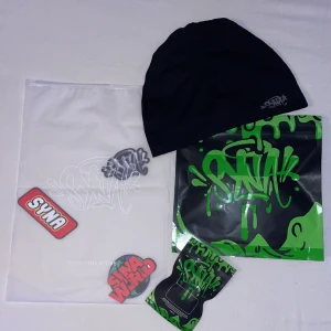 Syna world mössa - Haft i typ en månad har allt som den kommer med(nyskick)  Pris kan diskuteras