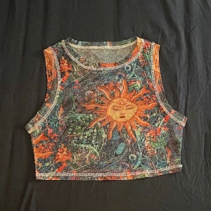 Sheer t-shirt - Fin och bekväm tröja. Använt ett fåtal tillfällen får något år sedan. Super fin! 