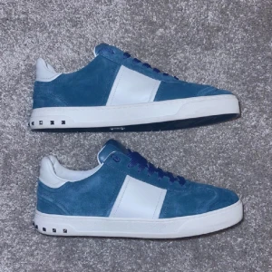 Flycrews  - Tjaa!! Säljer dessa feta flycrews i storlek 41 passar större! Skick 9/10 alla nitar kvar. Det är en sällsynt turkos färg! Pris 4299kr dm för mer bilder!🙌