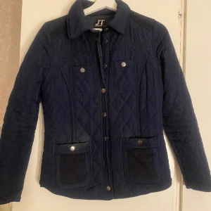 Jacka - Använd  S  Marinblå 