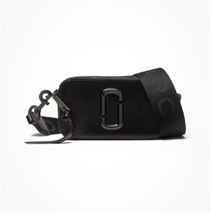 Marc Jacobs väska - Väskan är köpt i Oktober och är i super fin skick men har ingen användning av den längre så tänkte sälja den. Pris kan diskuteras vid snabb affär