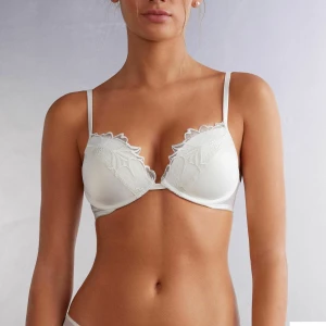 Intimissimi bh - Så fin! Helt oanvänd med prislapp kvar. Slutsåld, normal i storlek