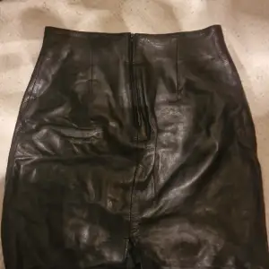 Selling this leather skirt that was too big for me! Id say its a medium. Its a thicker kind of leather but its not tight on the skin.
