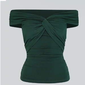 bikbok off shoulder top - jätte snygg offshoulder top till i sommar sälj pga att den inte kommer till användning 🎀