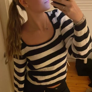 Söt randig tröja💙💙 - Gullig blå randig tröja från mango💙💙