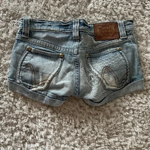 Jeansshorts  - Jeans shorts från märket nolita och h&m.  låg midja  Storlek 32/34  100kr/st