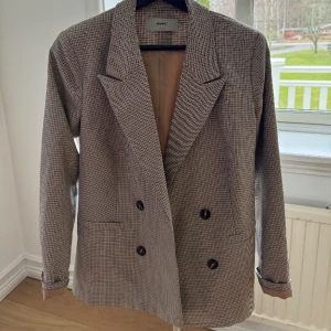 Kavaj  - Kavaj med mönster köpt på jeansbolaget. Aldrig använt. 