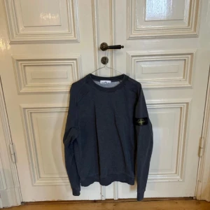 Stone Island tröja - Använd ett flertal gånger men i bra skick. Skickar gärna fler bilder vid intresse. 