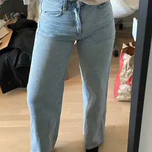 Jeans från weekday, modell Ace. W27/L32