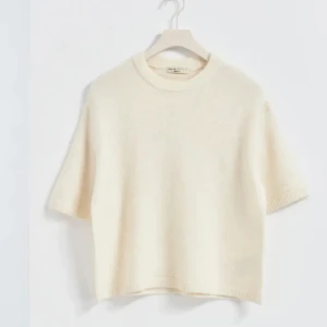 Stickad tshirt  - Stickat tshirt från Gina tricot! Så fin