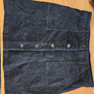 Kjol - Svart kjol från neo noir  Modell: cinna cord style Storlek m