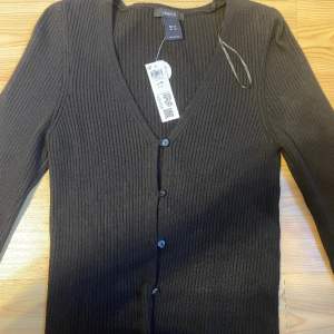 En tröja från Lindex i storlek M Helt ny med prislapp! Köpare står för frakt 🚚 