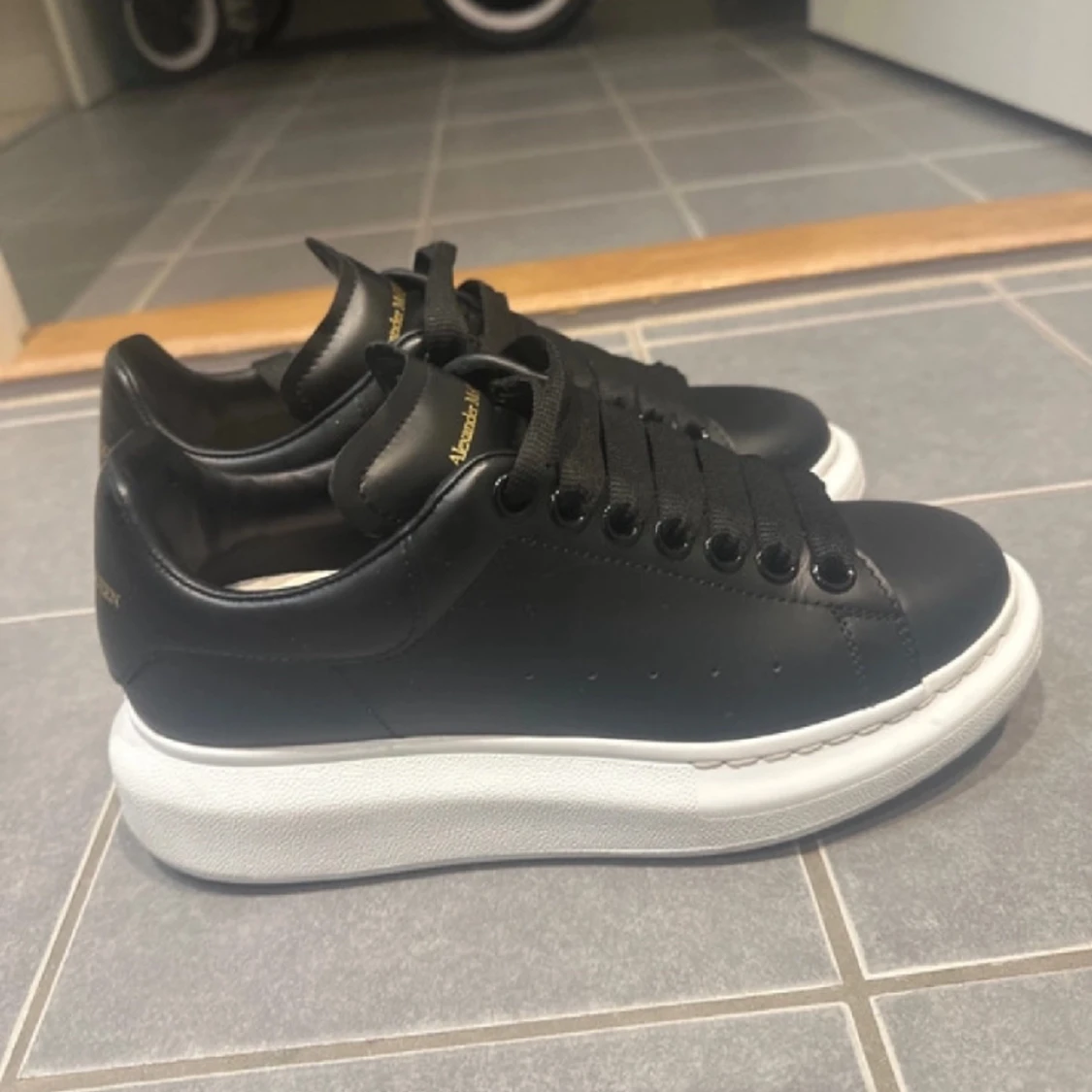 Alexander McQueen  - 90