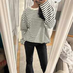 Randig tröja  - Lång randig tröja. Endast testa. 