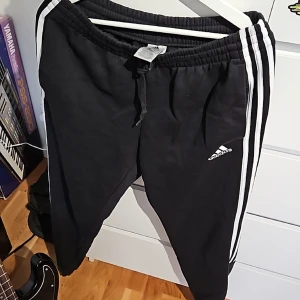 Mjukisbyxor  - Hej, säljer dessa eftersom de inte används! Dem är som nya och har använts fåtal ggr, ställ gärna fler frågor och pris kan diskuteras :)